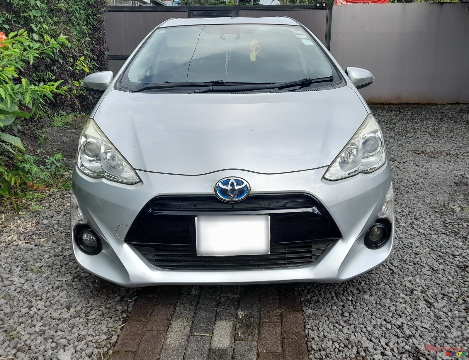 2016' Toyota Aqua photo #3