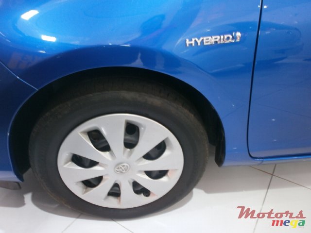 2013' Toyota Aqua photo #2