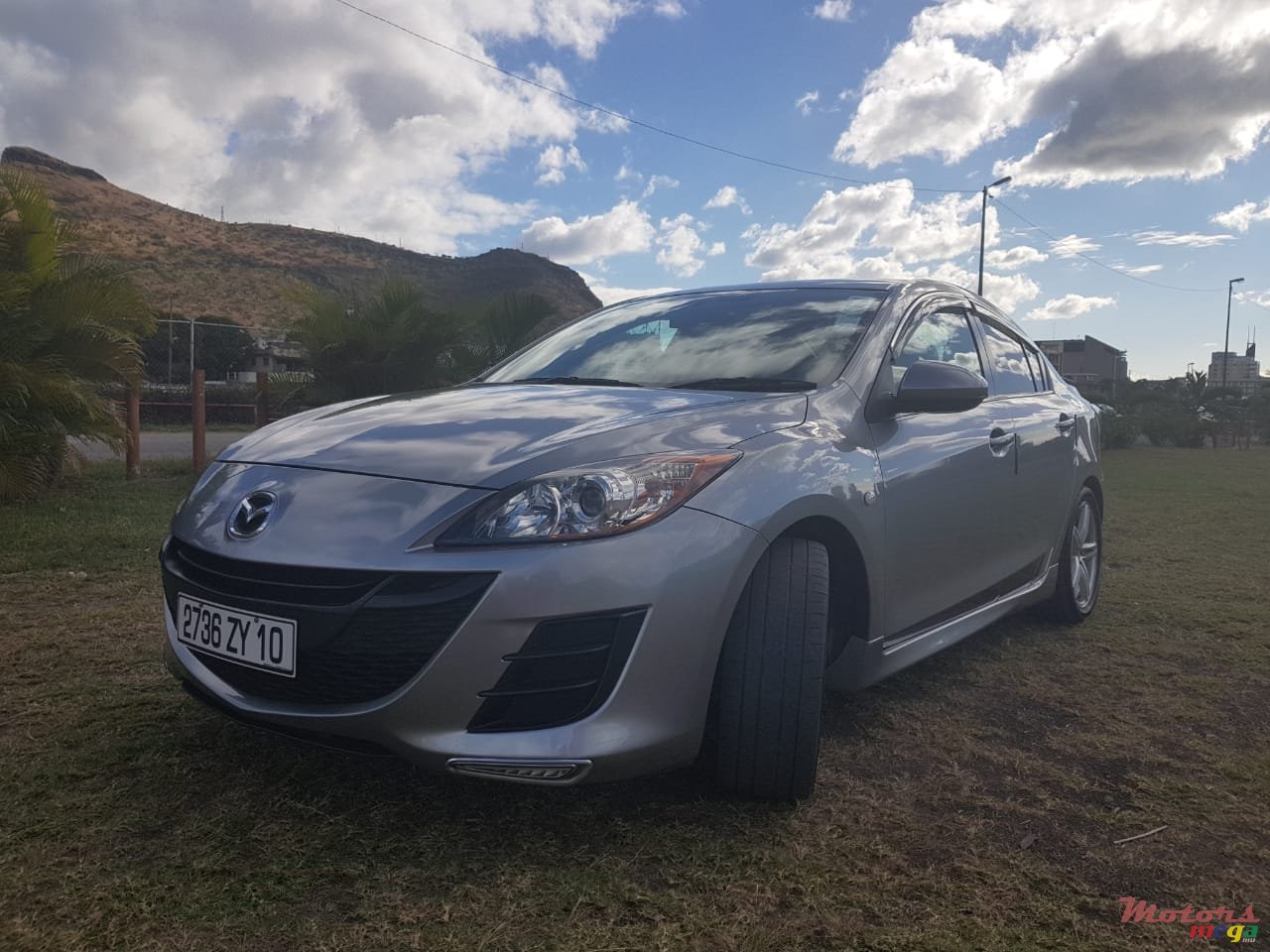 2010' Mazda 3 Axela photo #2