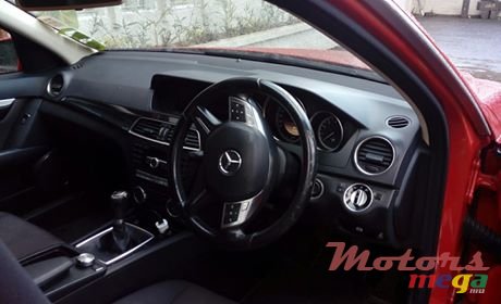 2011' Mercedes-Benz C-Class photo #3