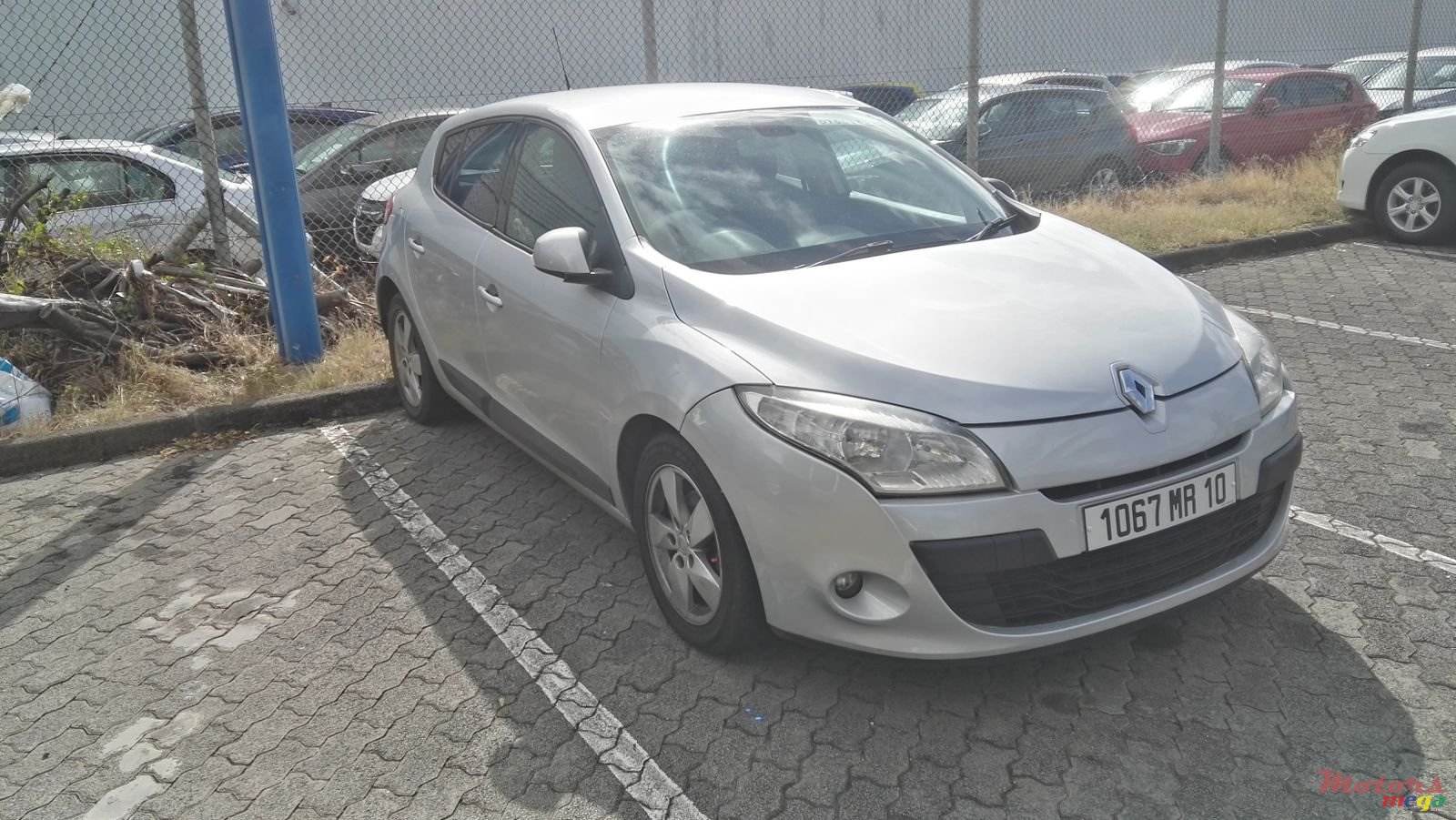 2010' Renault Megane photo #2
