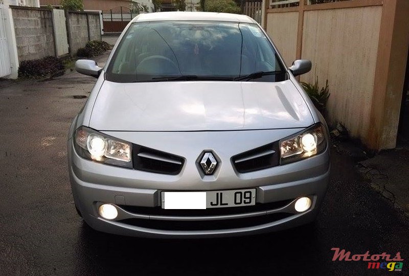 2009' Renault megane photo #3