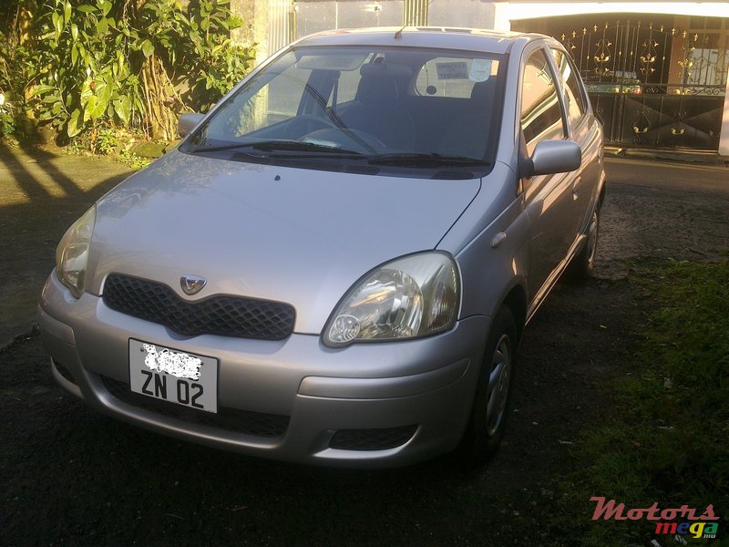 2002' Toyota Vitz  photo #1