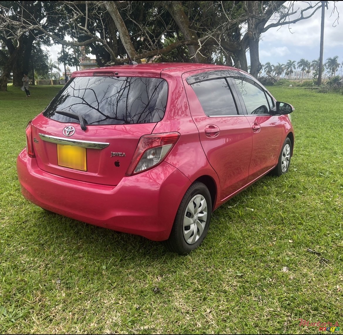 2011' Toyota Vitz photo #2