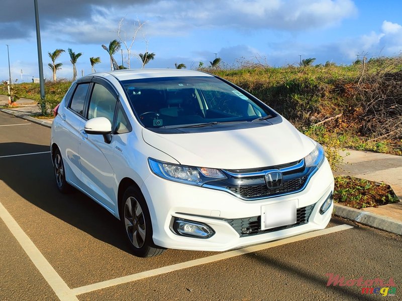 2017' Honda Fit Hybrid photo #1