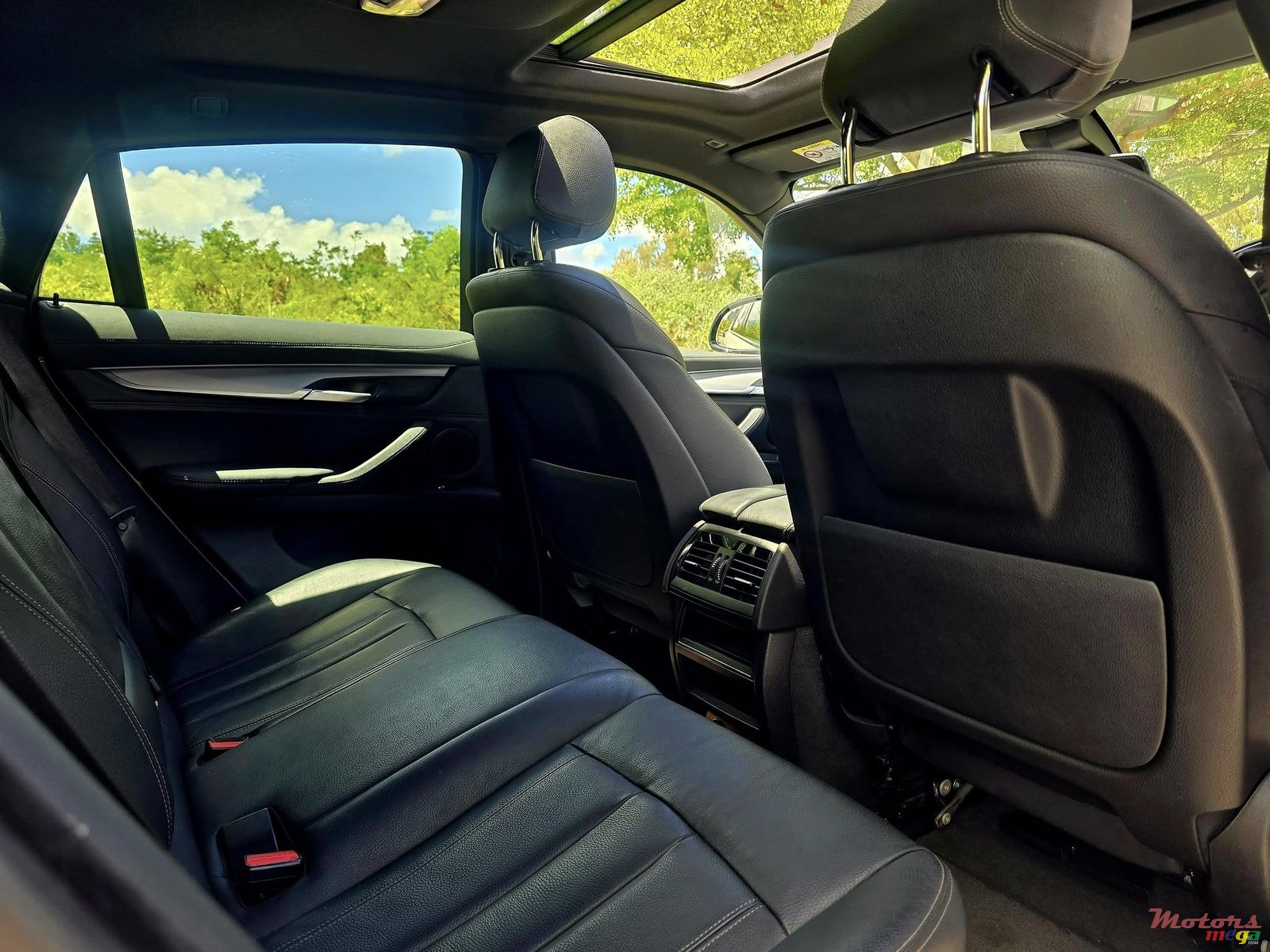 2019' BMW X6 photo #7