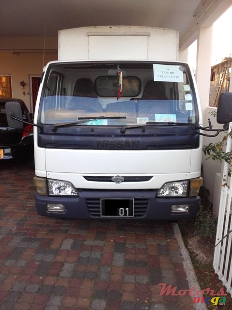 2001' Nissan 300 Atlas 1.5 Tonne photo #2