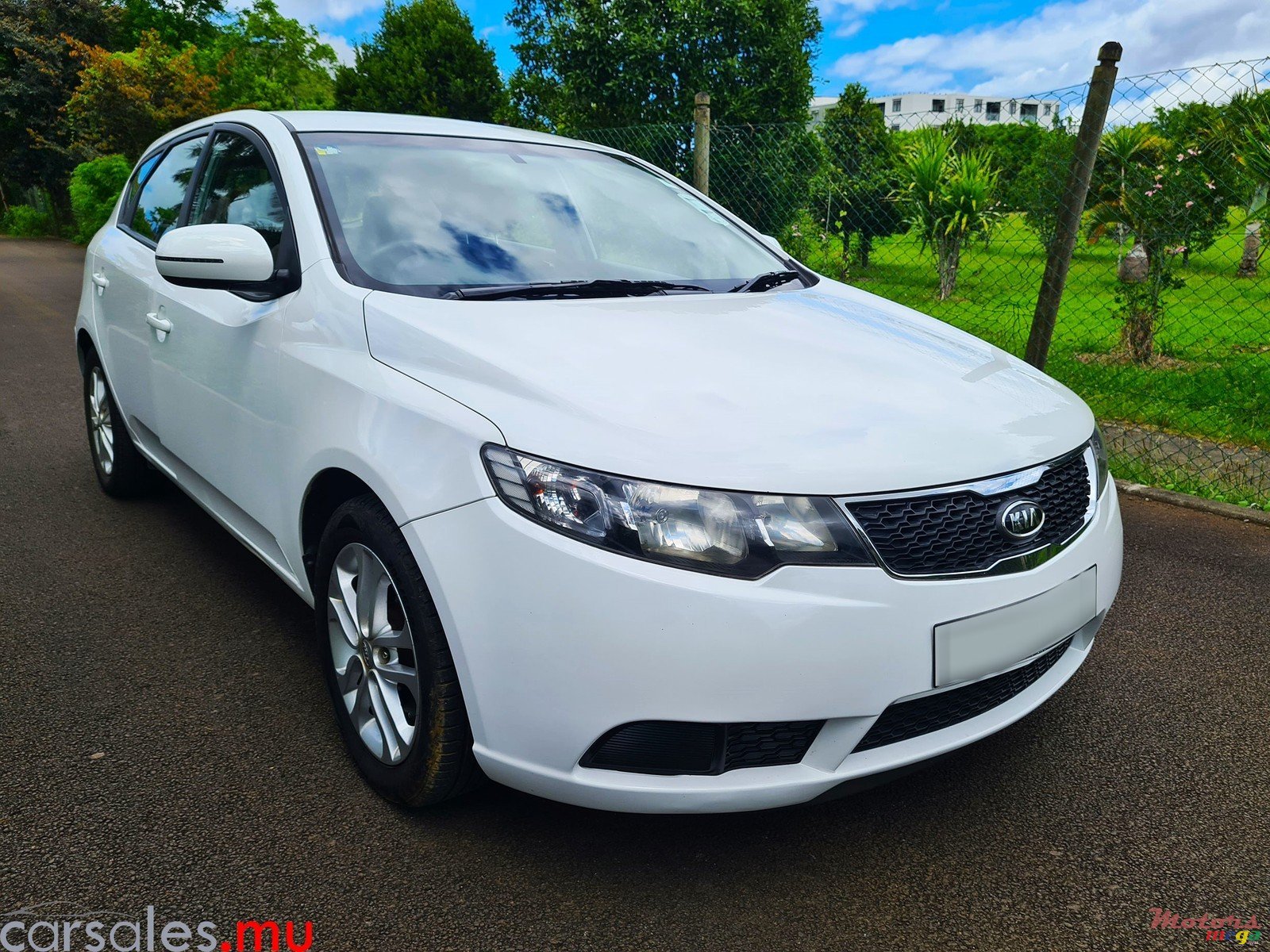 2011' Kia Cerato 1.6 Hatchback photo #2