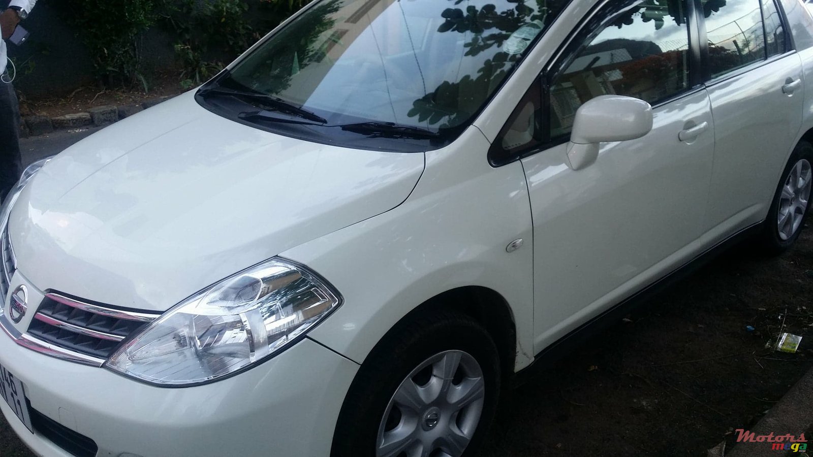 2011' Nissan Tiida photo #2