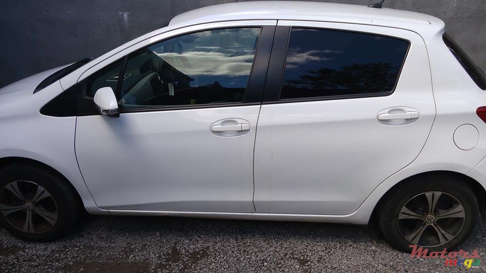 2011' Toyota Vitz photo #1