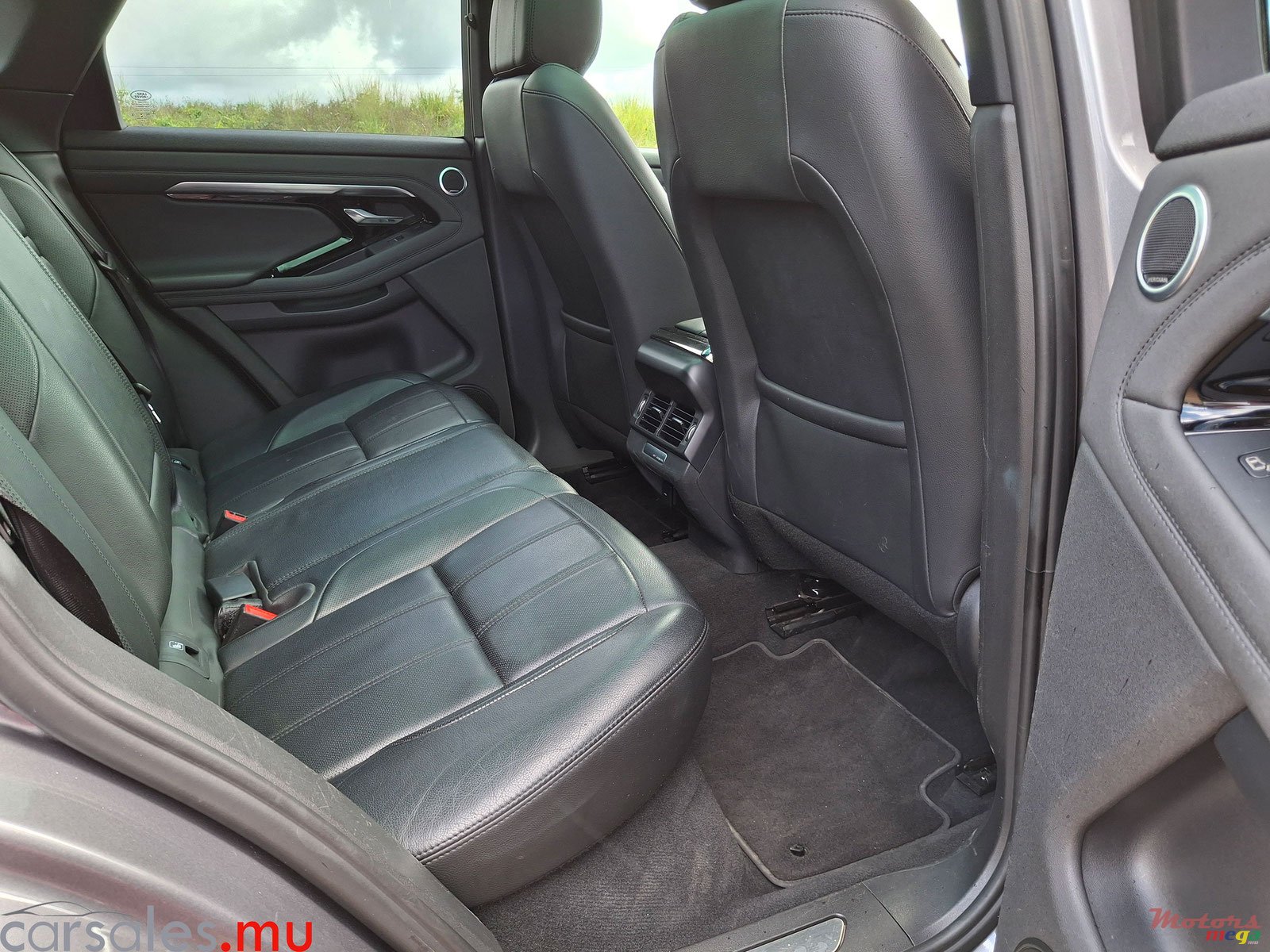 2021' Land Rover Range Rover Evoque P300e R-Dynamic photo #5