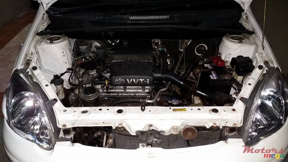 2002' Toyota Vitz photo #7