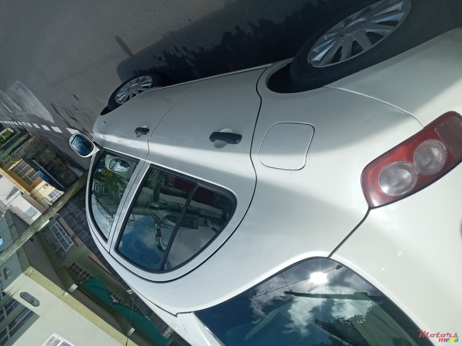 2005' Nissan photo #3