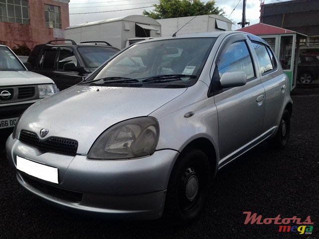 2000' Toyota Vitz photo #4