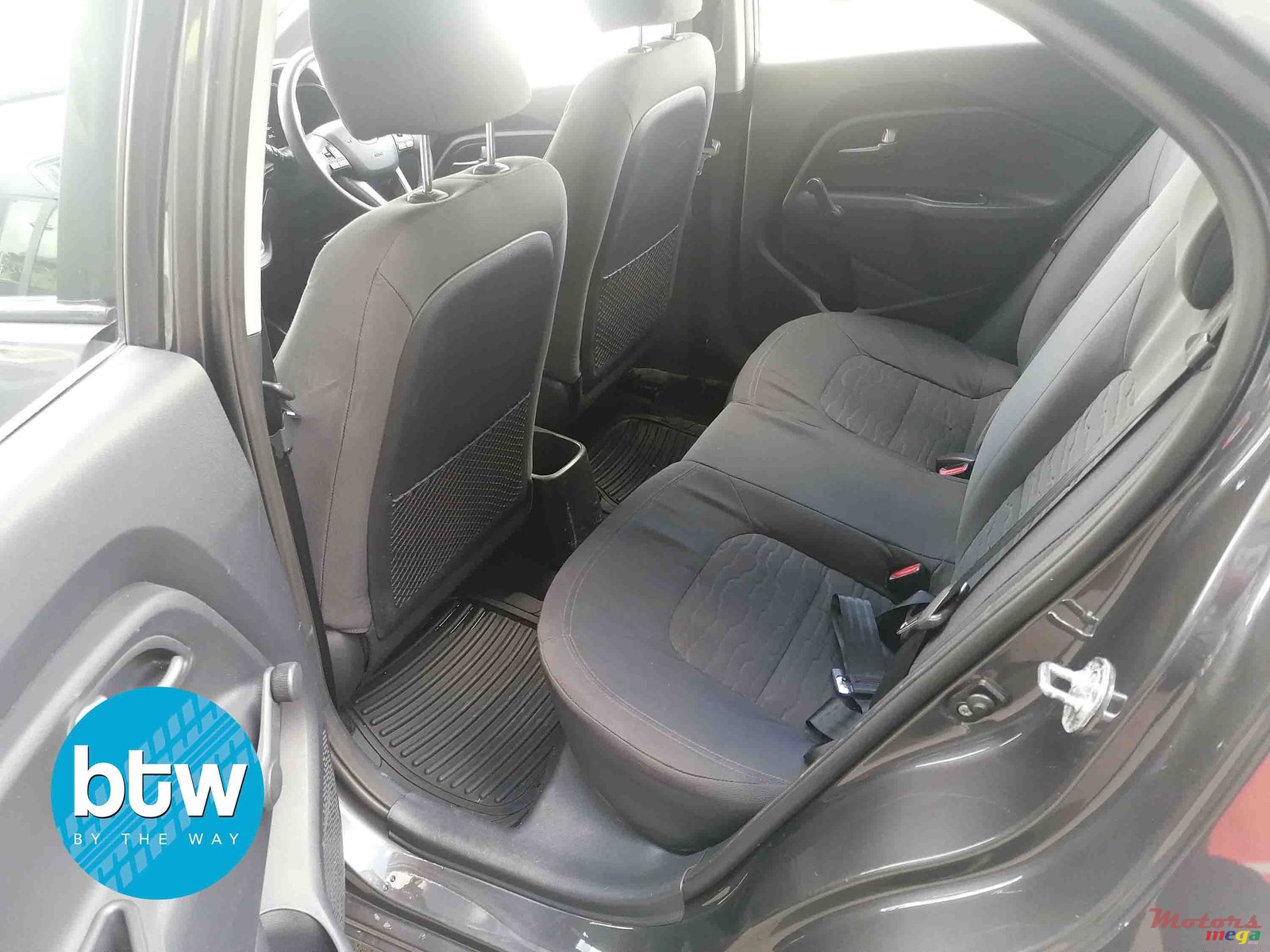 2015' Kia Rio photo #5