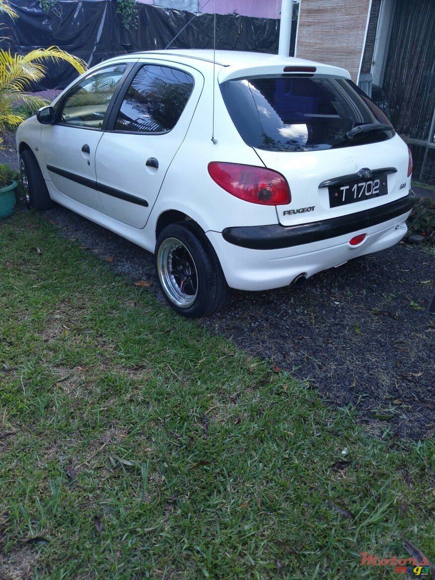 2002' Peugeot 206 photo #3