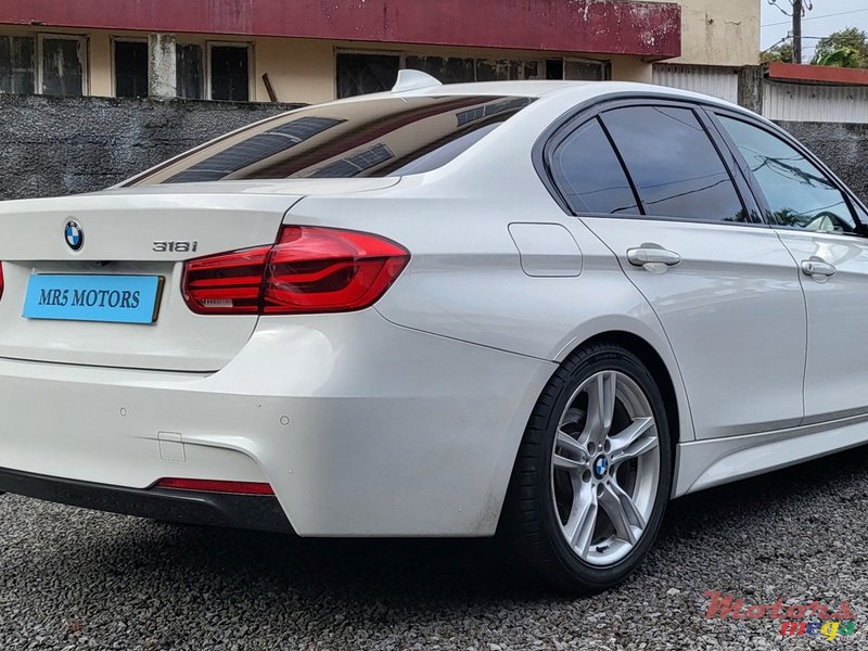 2016' BMW 318 photo #4