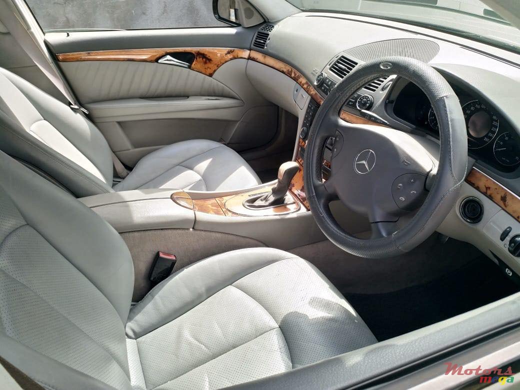 2004' Mercedes-Benz E-Class E320 photo #3