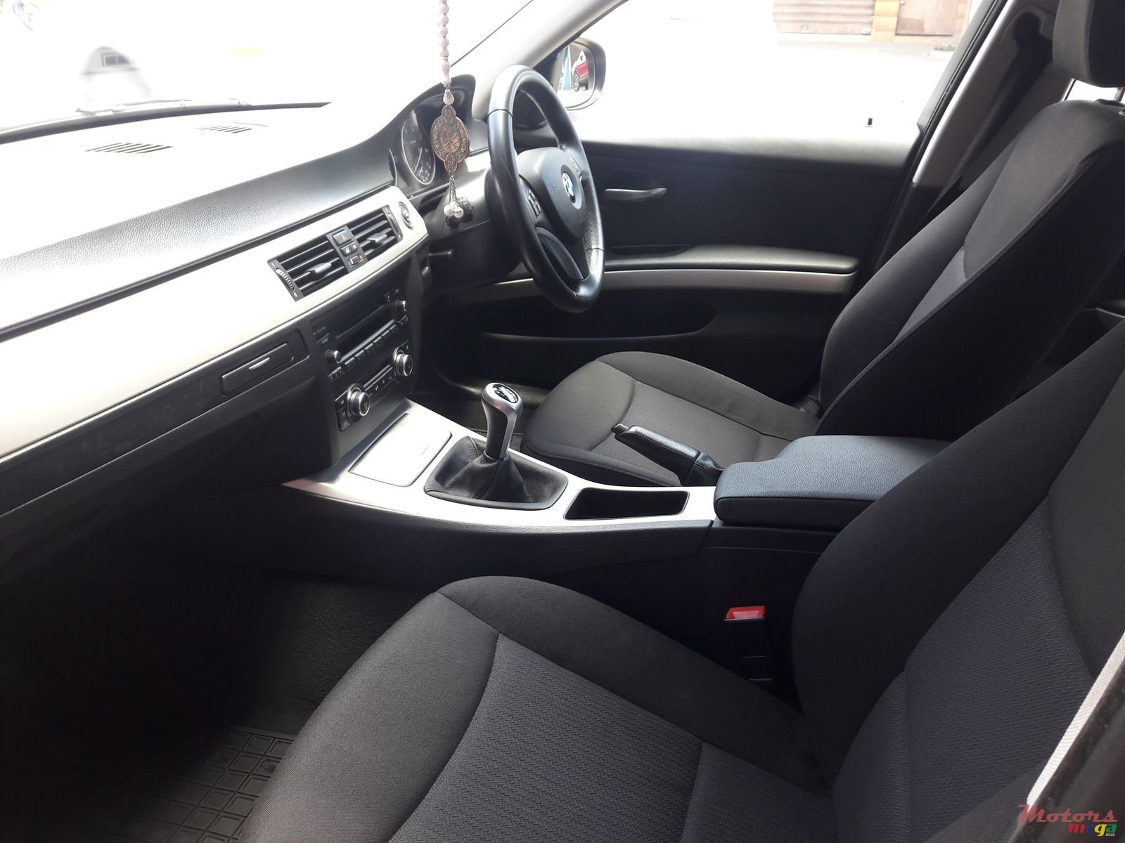 2009' BMW 320 photo #3