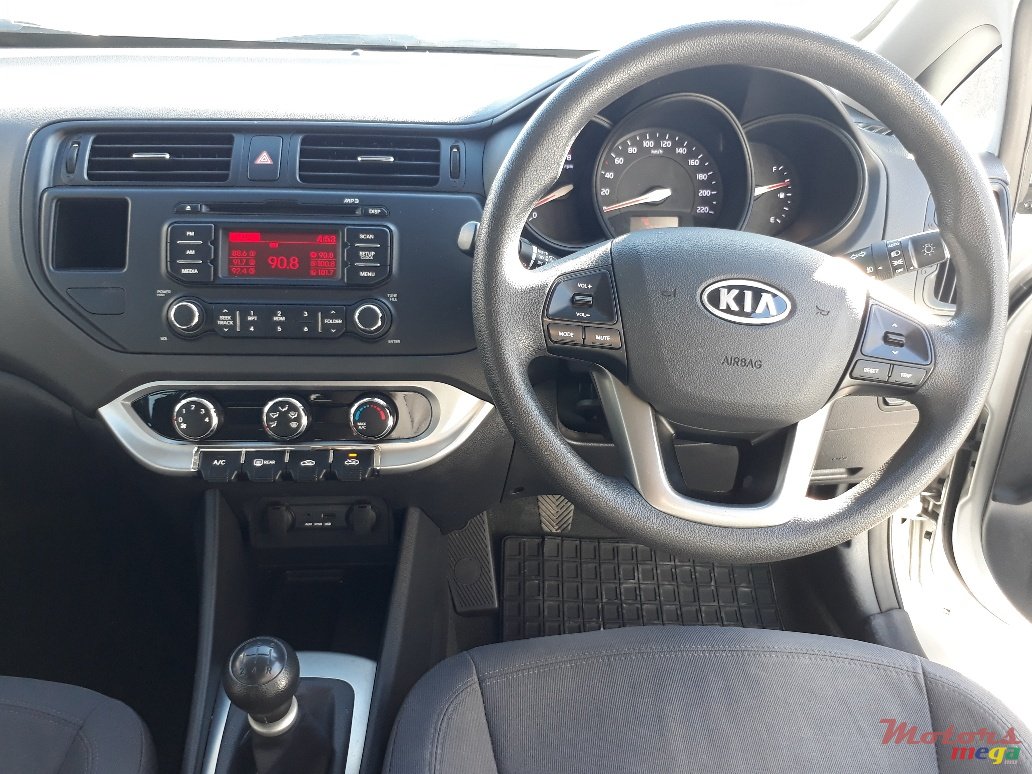 2012' Kia Rio photo #5