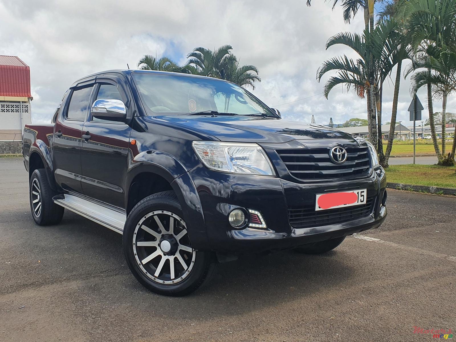 2015' Toyota Hilux photo #3