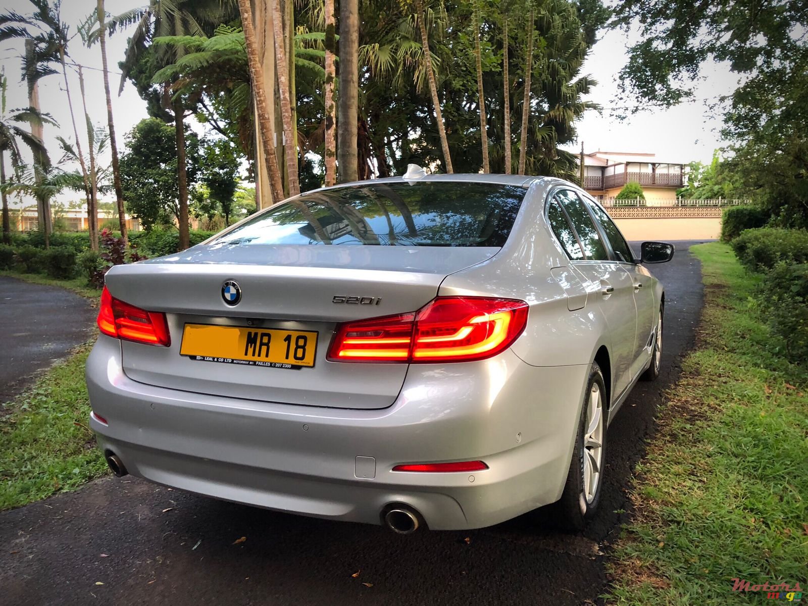 2018' BMW 520i photo #3