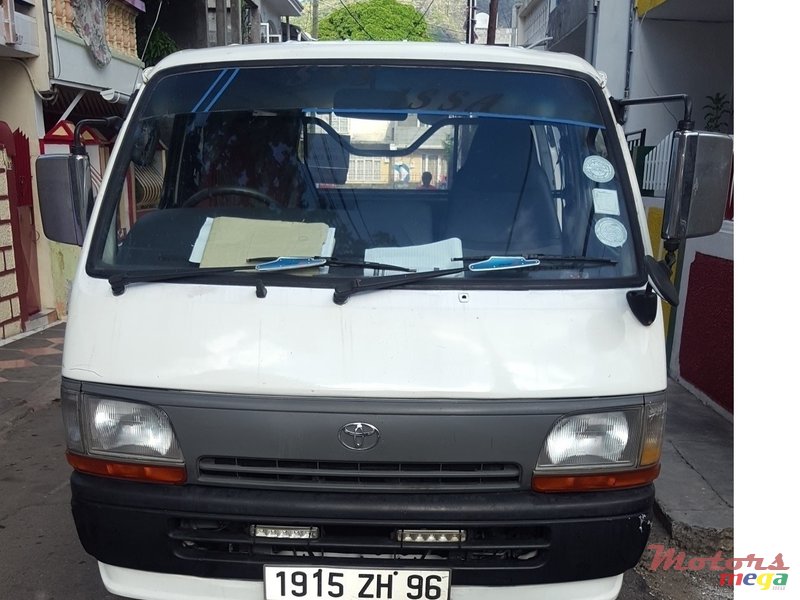 1996' Toyota HiAce photo #1