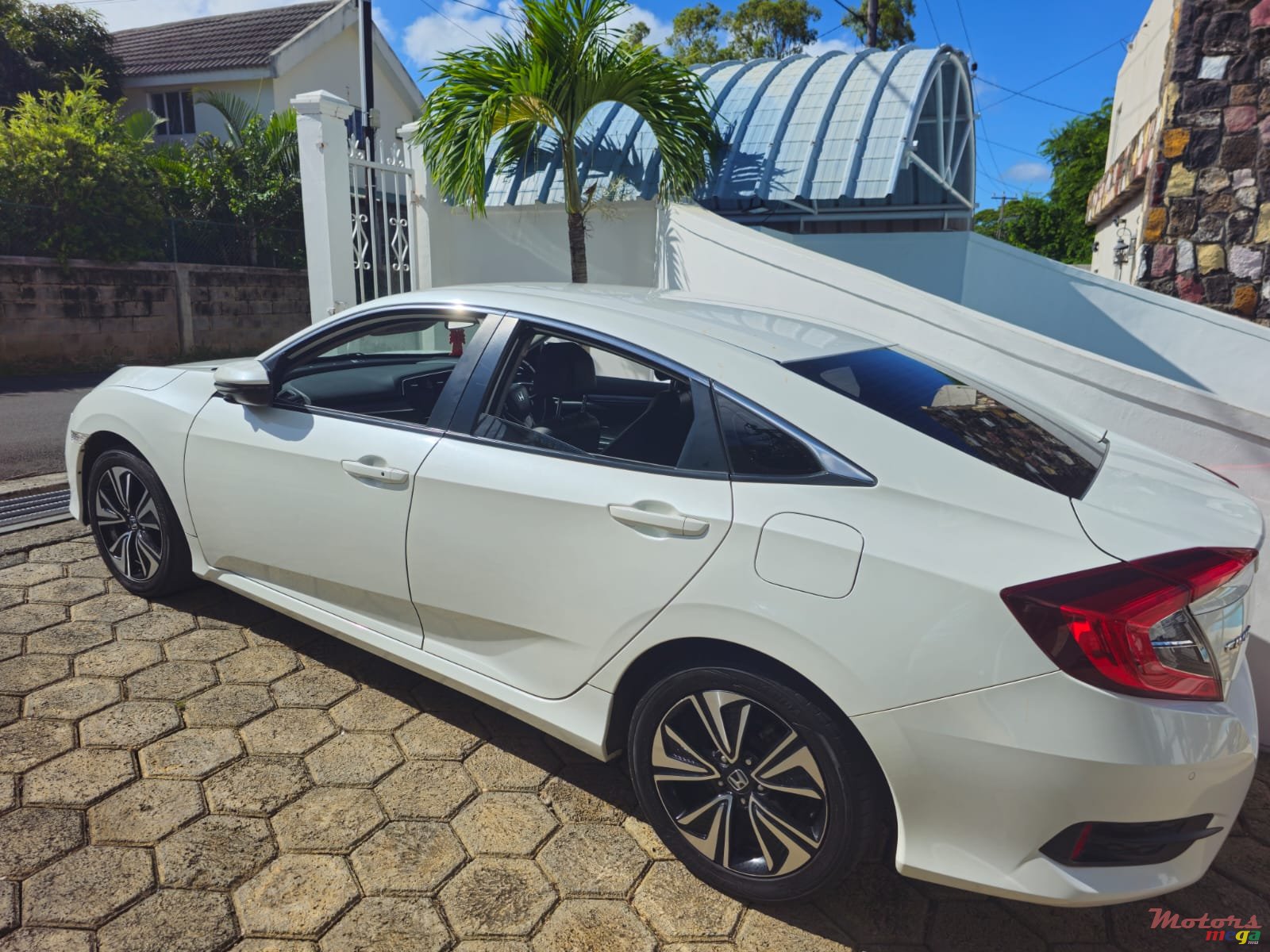 2019' Honda Civic Executive photo #1