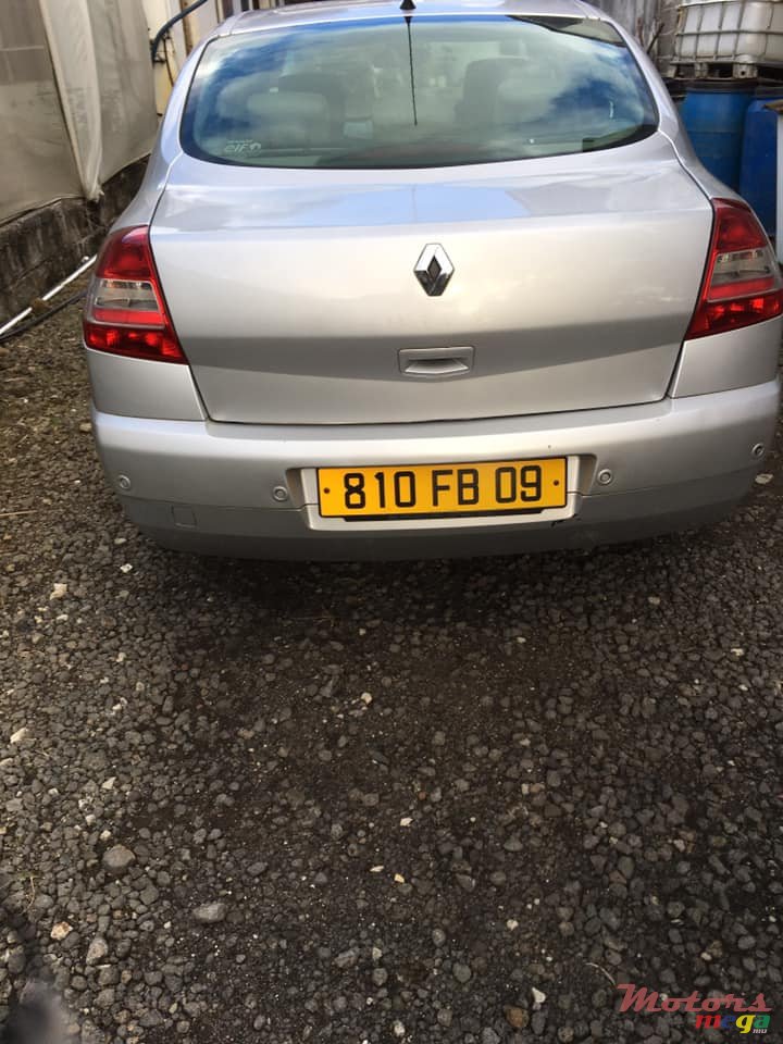 2009' Renault Megane photo #2