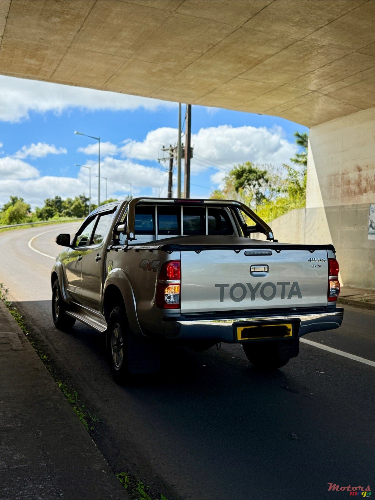 2013' Toyota Hilux 3.0 D-4D photo #6