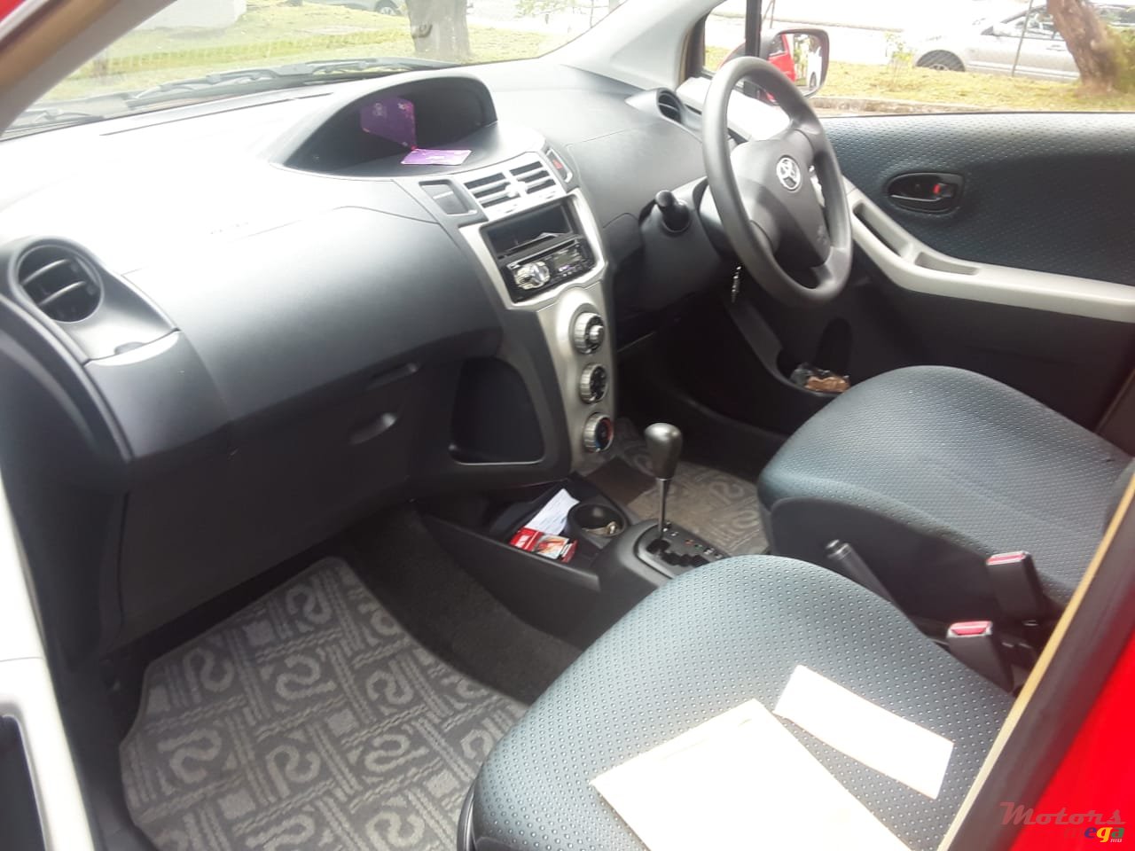 2007' Toyota Vitz photo #6