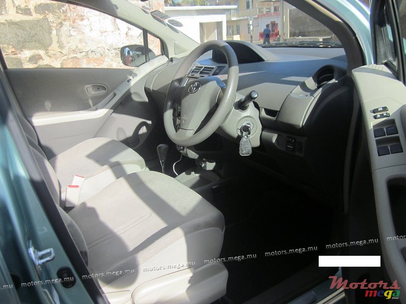 2008' Toyota Vitz (facelift) photo #5