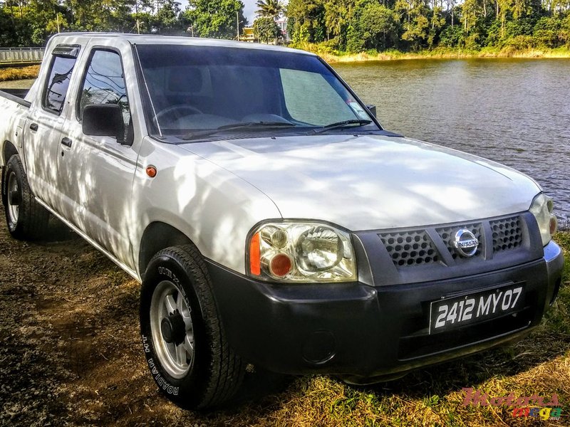 2007' Nissan Navara 2.7D Japan photo #1