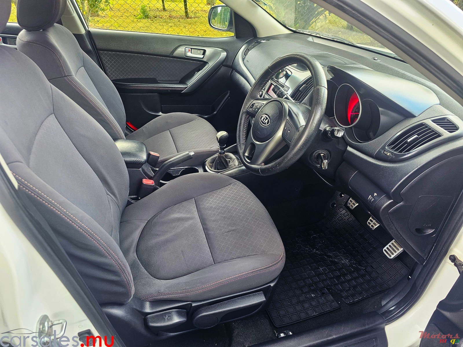 2012' Kia Cerato 1.6 Sedan photo #6