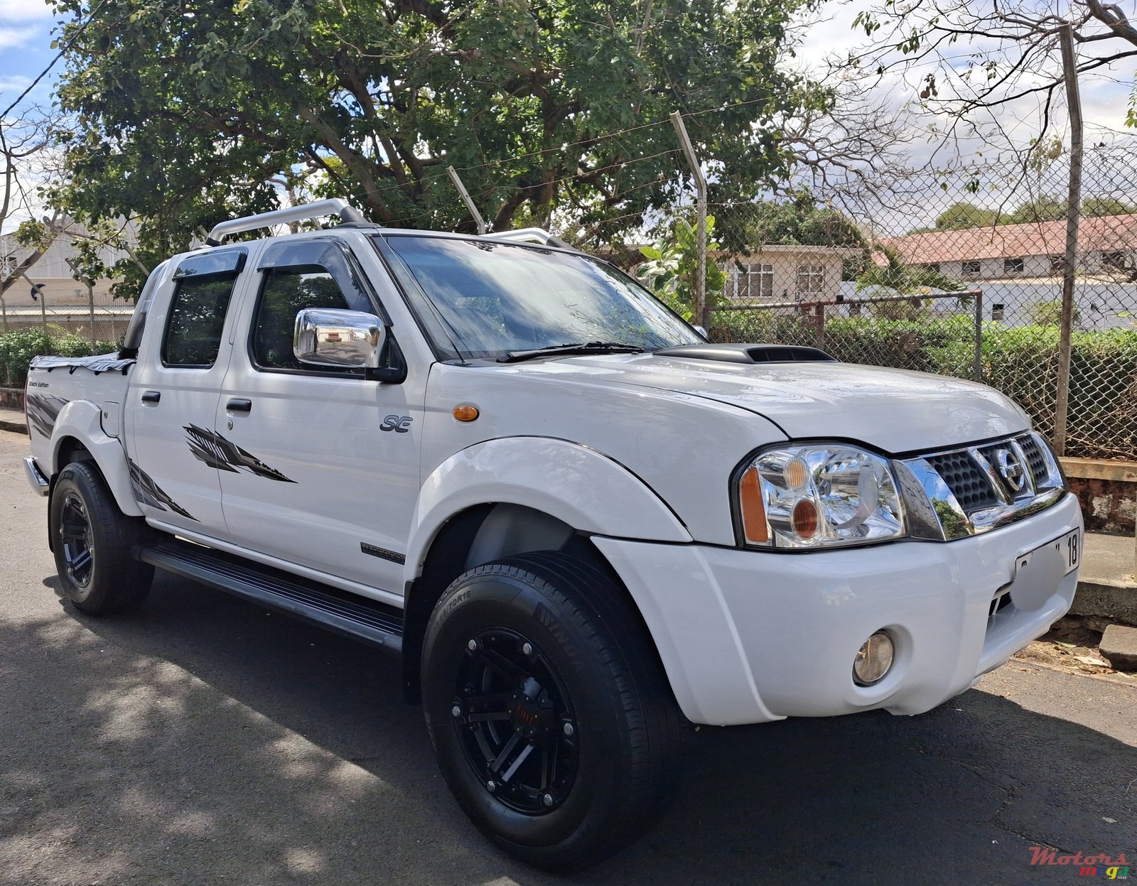 2018' Nissan Hardbody photo #1