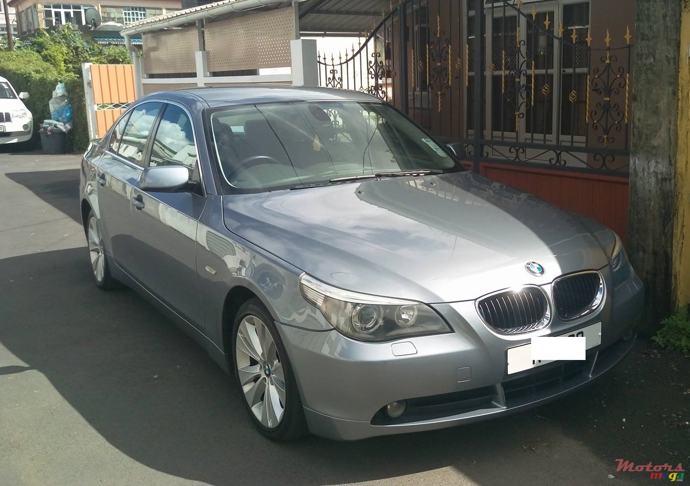 2004' BMW 520 520i photo #1