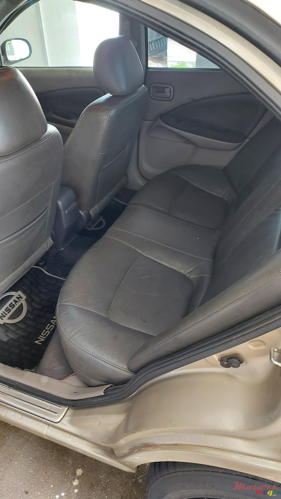 2003' Nissan Sunny photo #1