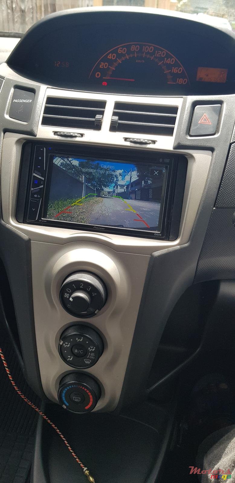 2009' Toyota Vitz photo #5