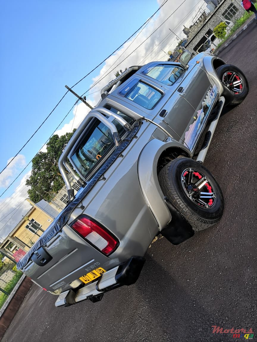 2006' Nissan Hardbody 3.0 photo #1