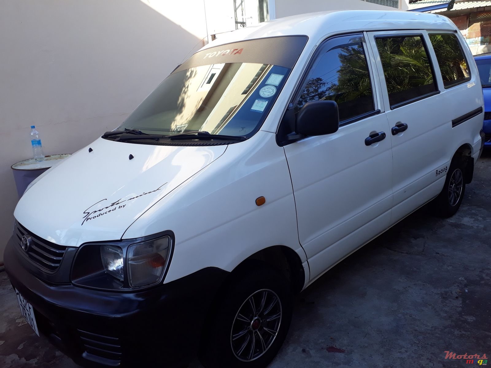 2001' Toyota Town Ace photo #1