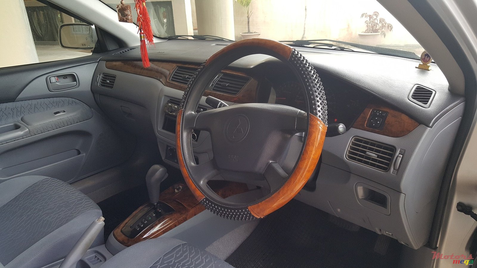 2000' Mitsubishi Lancer photo #2