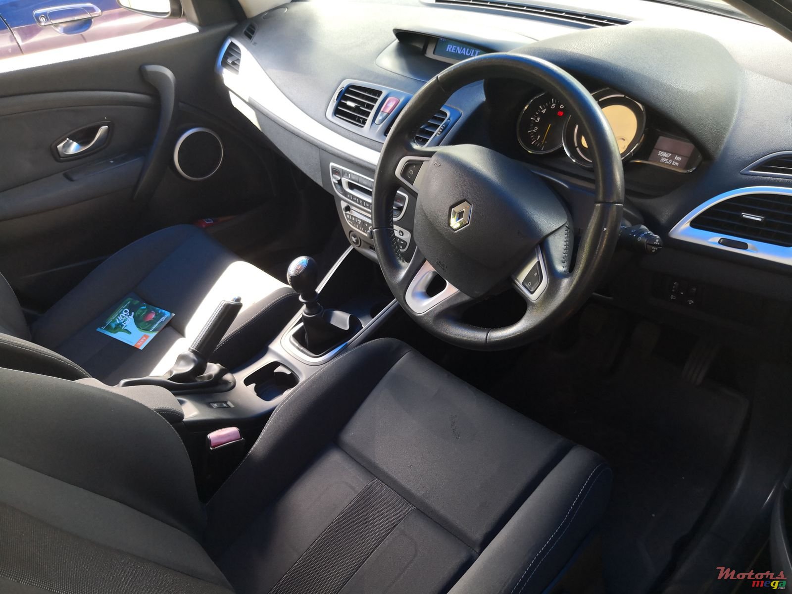 2011' Renault Megane photo #2