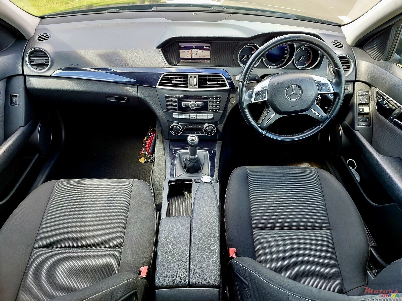 2014' Mercedes-Benz C-Class C180 photo #4