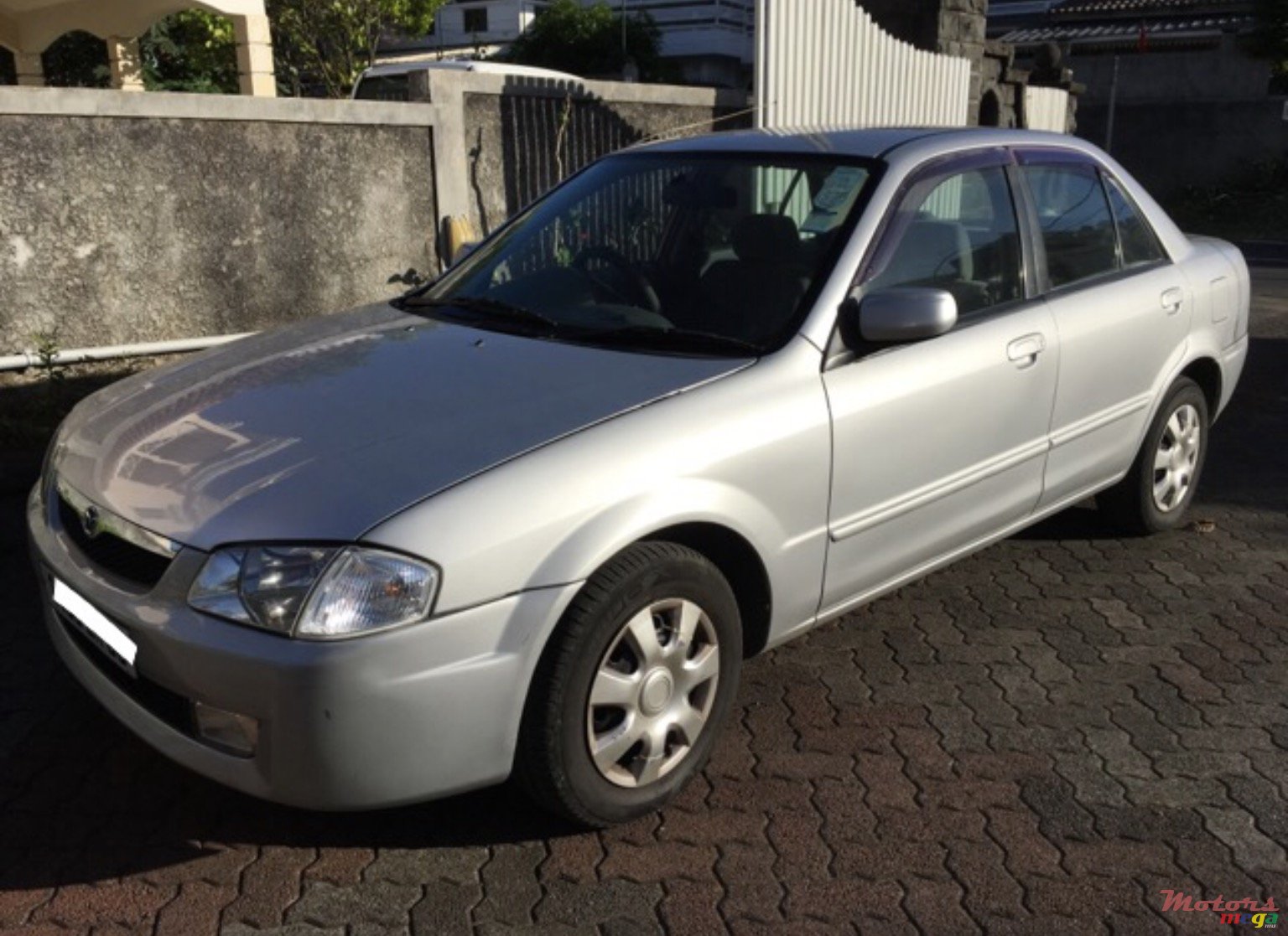 2000' Mazda Protege photo #2