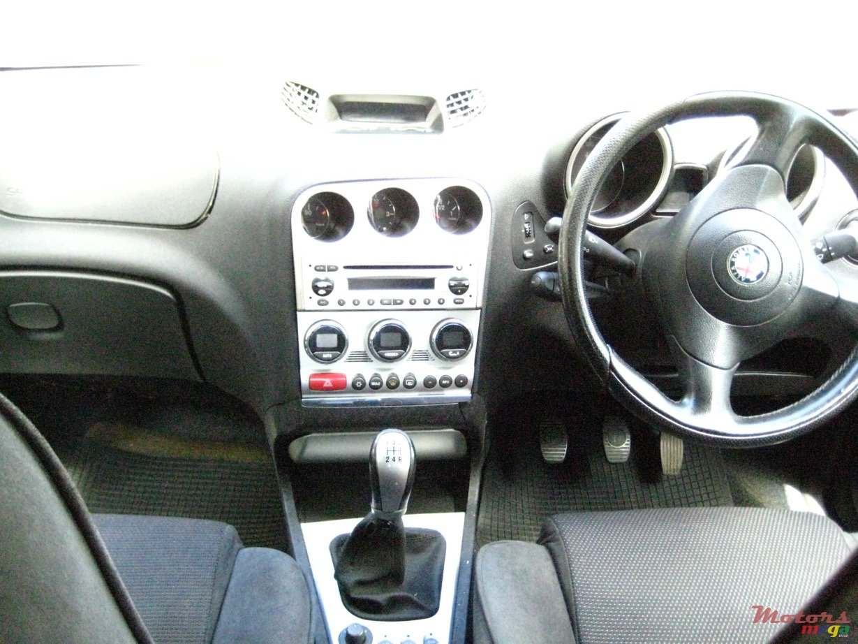 2004' Alfa Romeo 156 photo #5