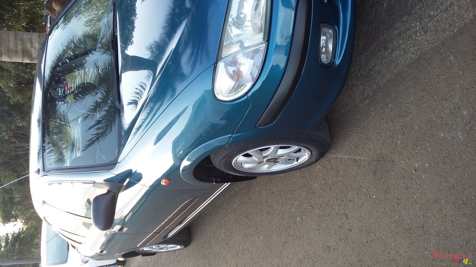 2001' Nissan Sunny photo #1