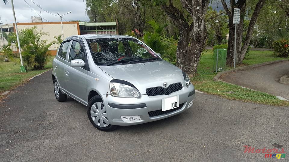 2000' Toyota Vitz photo #1