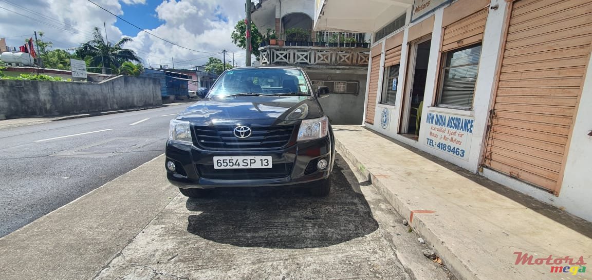 2013' Toyota Hilux photo #1