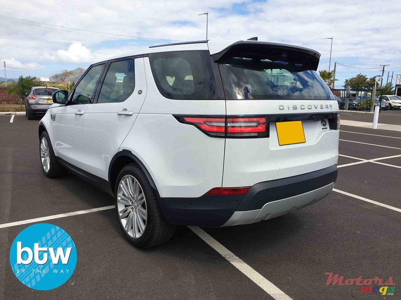 2017' Land Rover Discovery photo #3