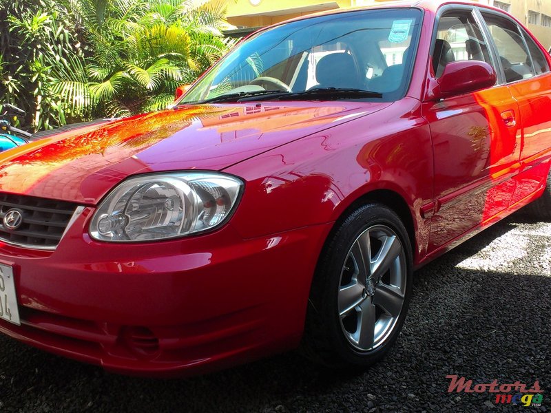 2004' Hyundai Accent photo #2